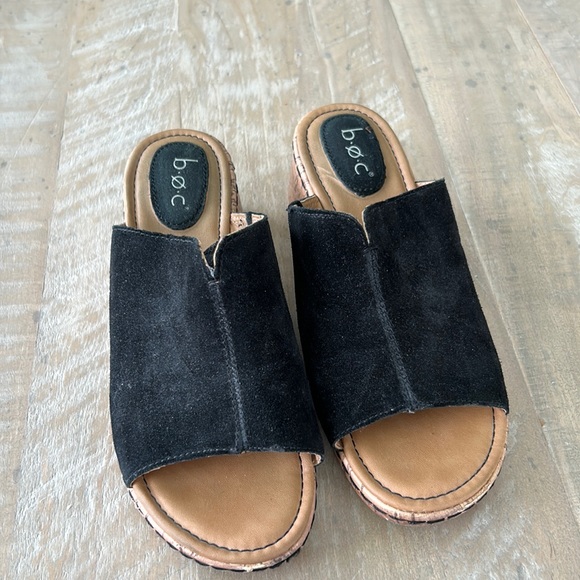 Black suede low wedges - Picture 3 of 3